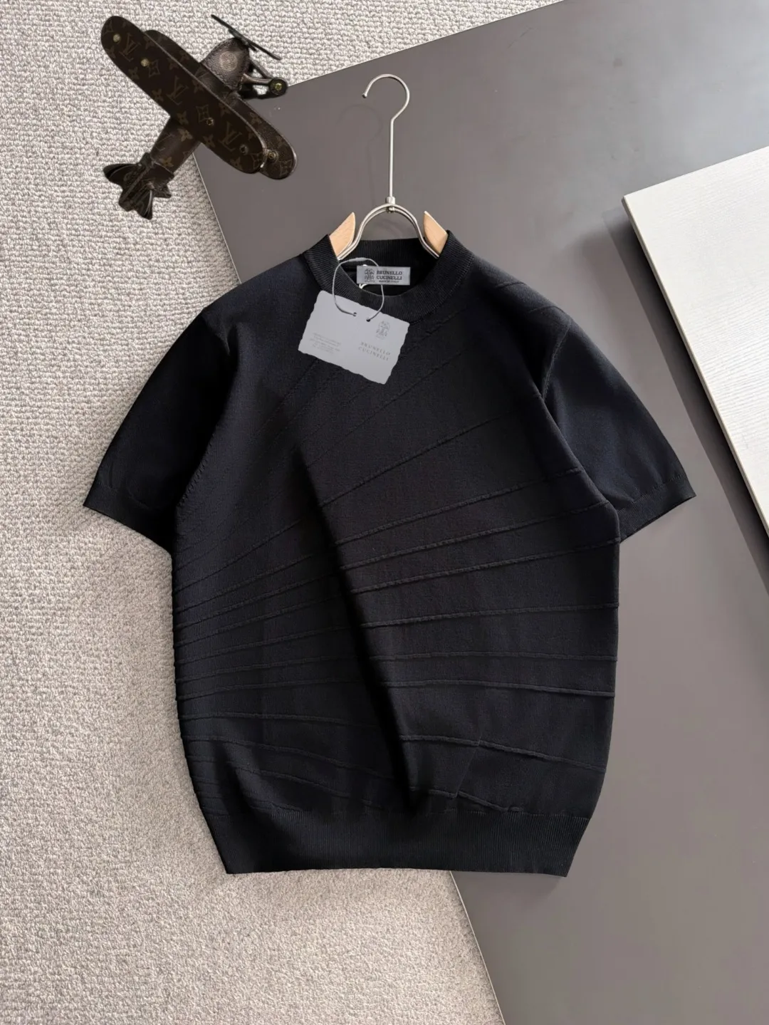 Next day shipment High Quality BC 2026 Summer New Arrival men's short-sleeved T-shirt Made of combed cotton yarn knitted cotton fabric, pure cotton high-weight special yarn, it feels full of weight when weighed, and the upper body is more textured than ordinary T-shirts. This texture can cope with the weather easily and is suitable for both hot and cold! The pattern on the chest adopts three-dimensional embroidery technology, and is perfectly produced stitch by stitch with reference to the original version! Loose fit design, looks noble. Size: M to XXXL